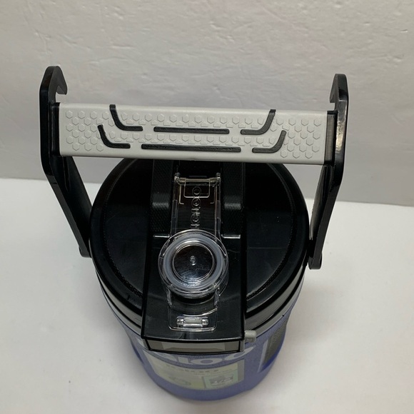 Igloo Latitude Ultra Pro Water Jug 2 Qt Blue New - Picture 6 of 14